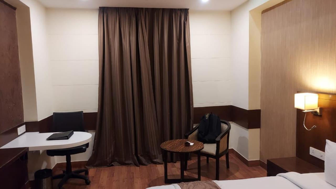 Hotel Casaya Inn Chinhat Eksteriør billede