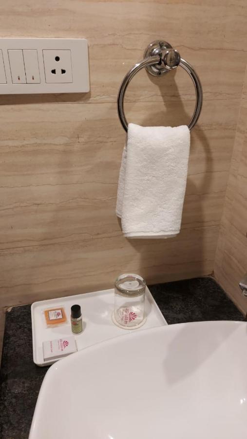 Hotel Casaya Inn Chinhat Eksteriør billede