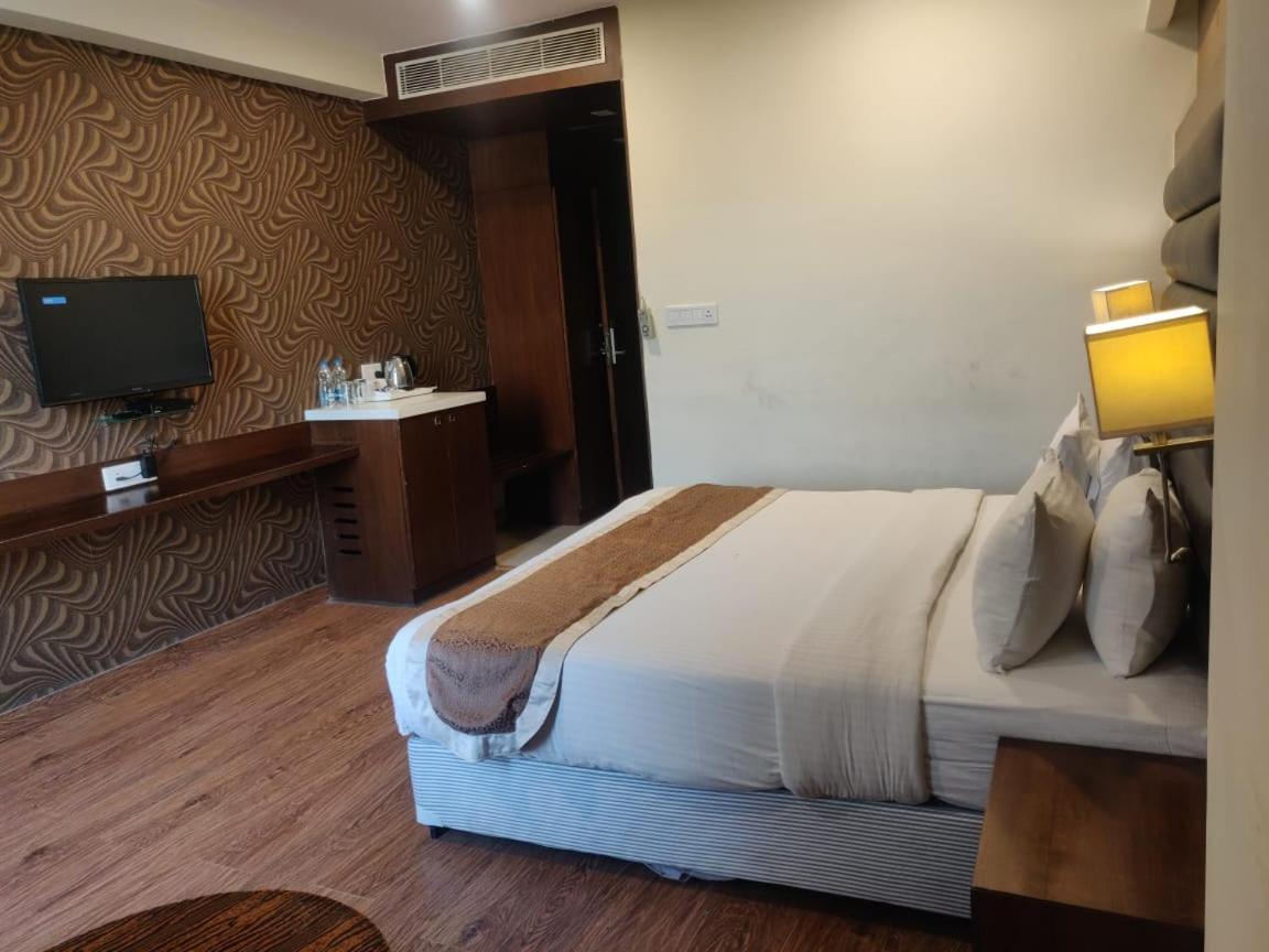 Hotel Casaya Inn Chinhat Eksteriør billede