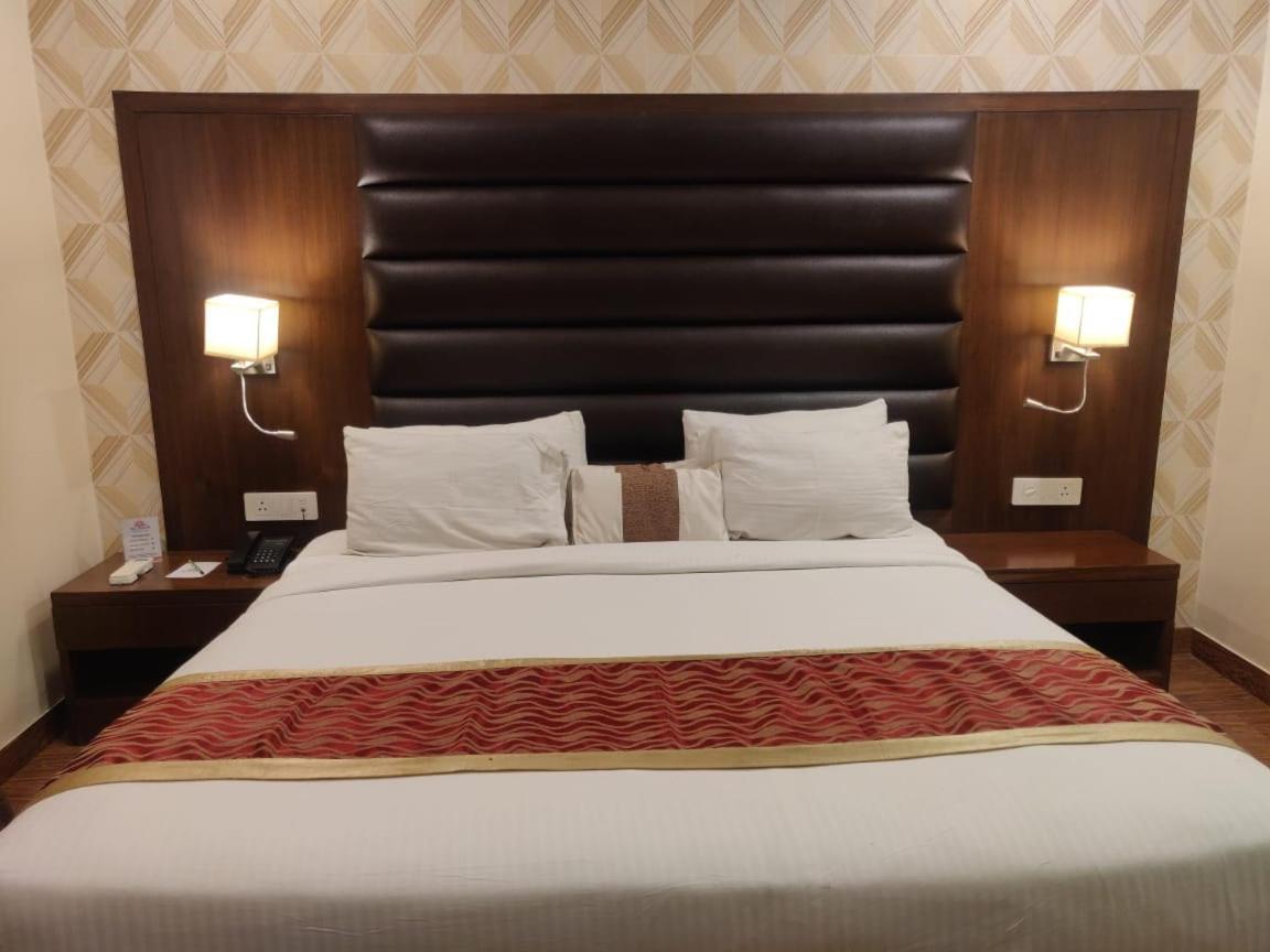 Hotel Casaya Inn Chinhat Eksteriør billede