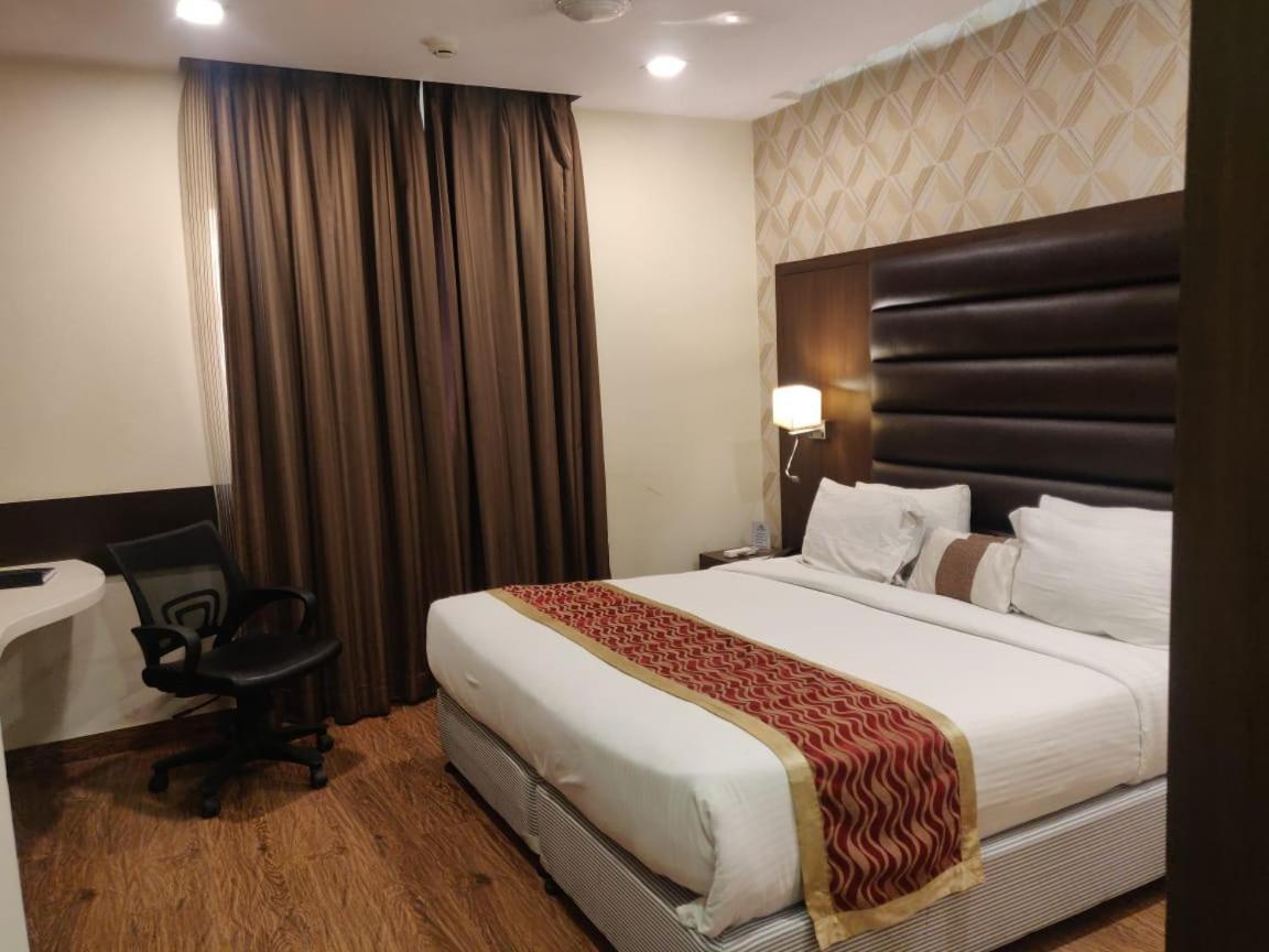 Hotel Casaya Inn Chinhat Eksteriør billede