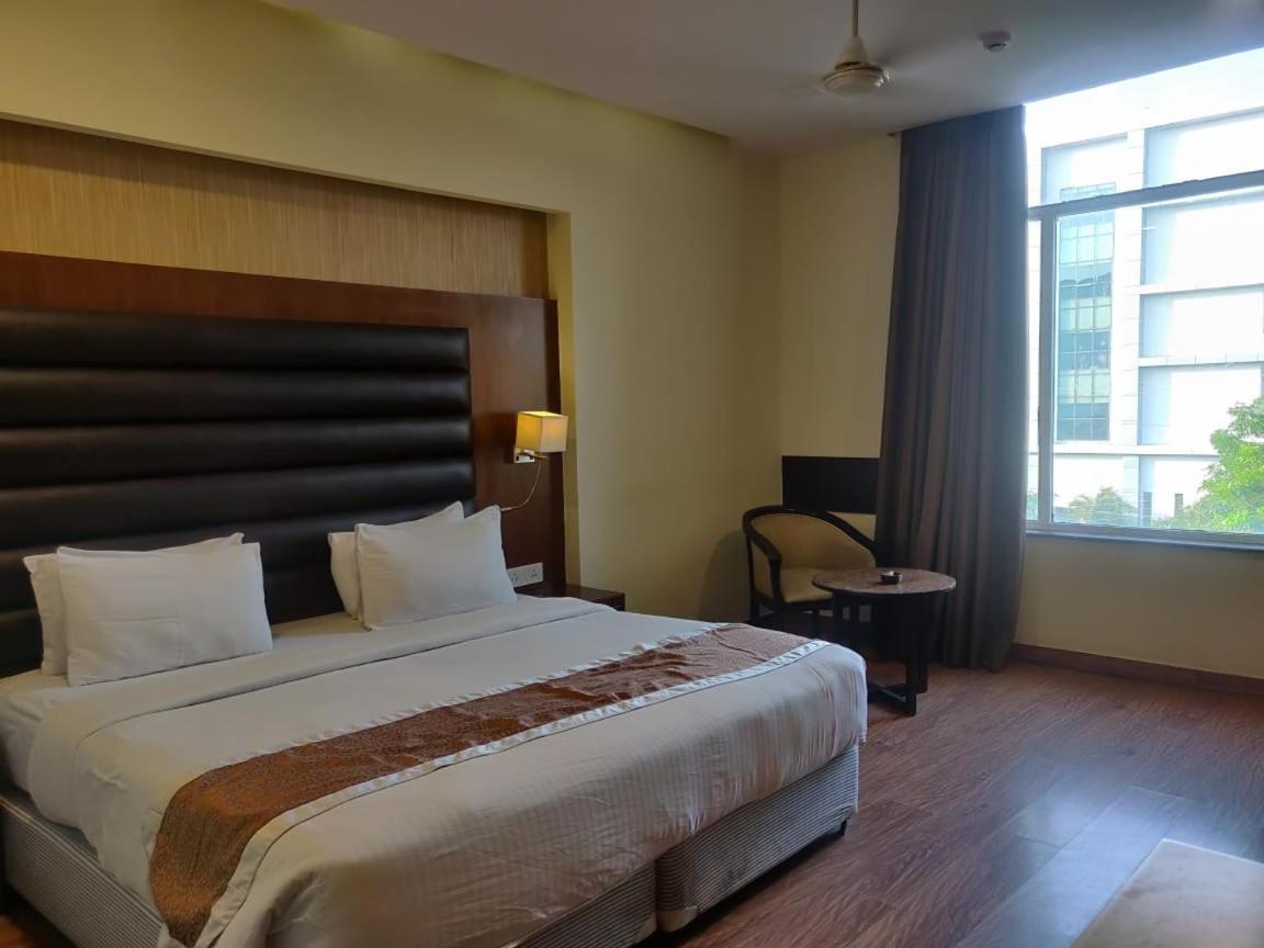 Hotel Casaya Inn Chinhat Eksteriør billede