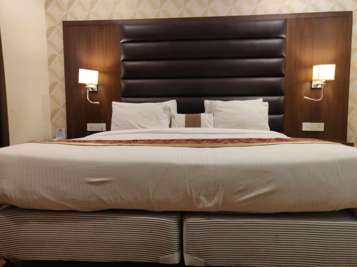 Hotel Casaya Inn Chinhat Eksteriør billede