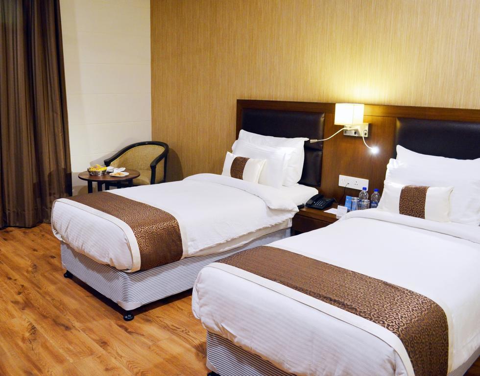 Hotel Casaya Inn Chinhat Eksteriør billede
