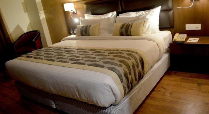 Hotel Casaya Inn Chinhat Eksteriør billede