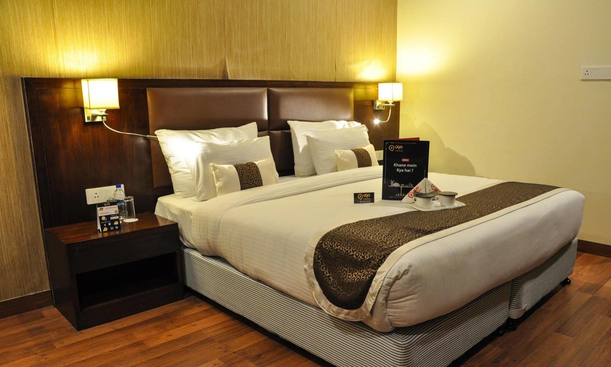Hotel Casaya Inn Chinhat Eksteriør billede