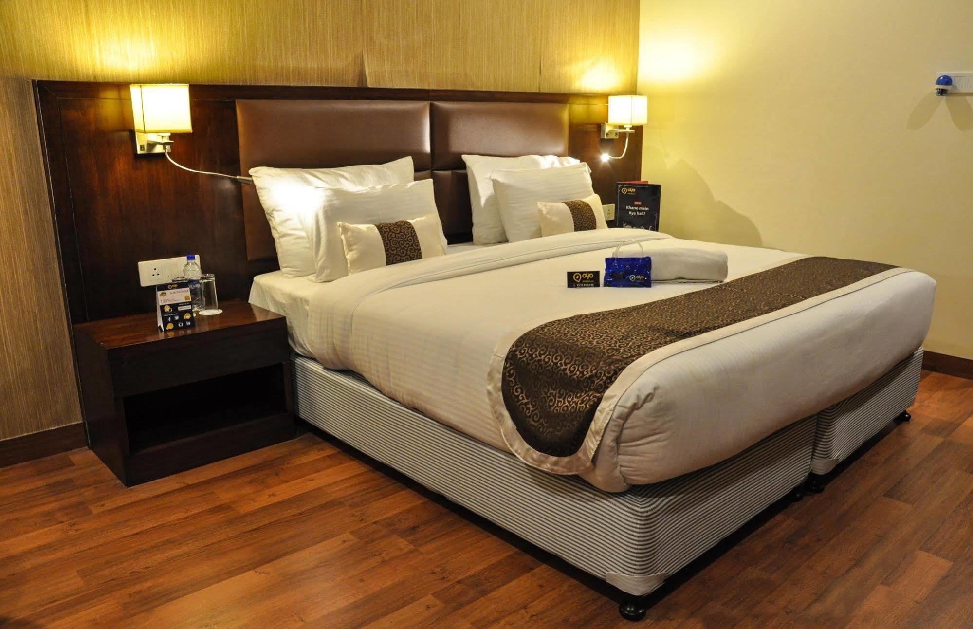 Hotel Casaya Inn Chinhat Eksteriør billede