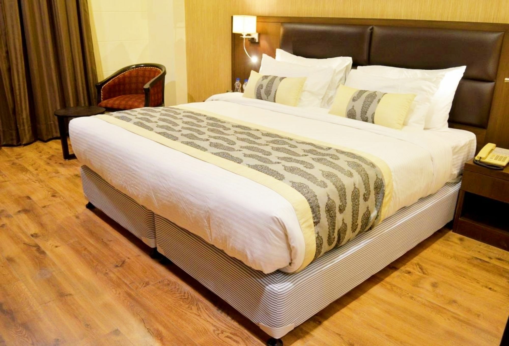 Hotel Casaya Inn Chinhat Eksteriør billede